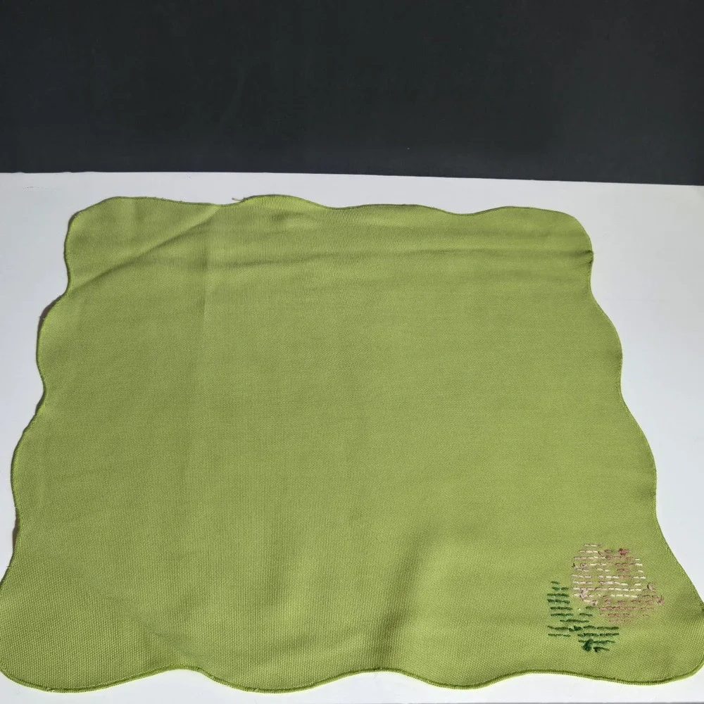 Set of 3 Vtg Cotton Linen‎ Dinner Napkins Cross Stitched Flower Scalloped Edge